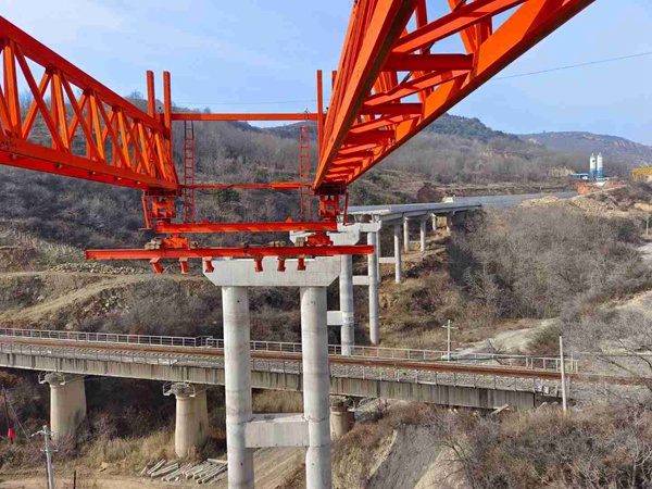 240噸架橋機(jī) 240噸架橋機(jī)