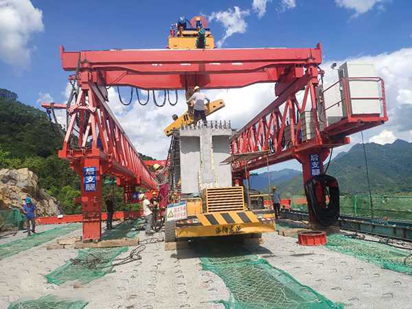 40-180T架橋機(jī) 40-180T架橋機(jī)