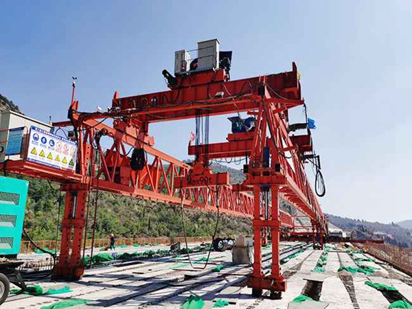 180T架橋機施工現場 180T架橋機施工現場